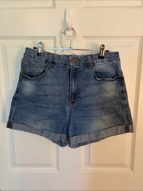 Stretchy Denim Roll-Cuff Women's Shorts - Light Blue